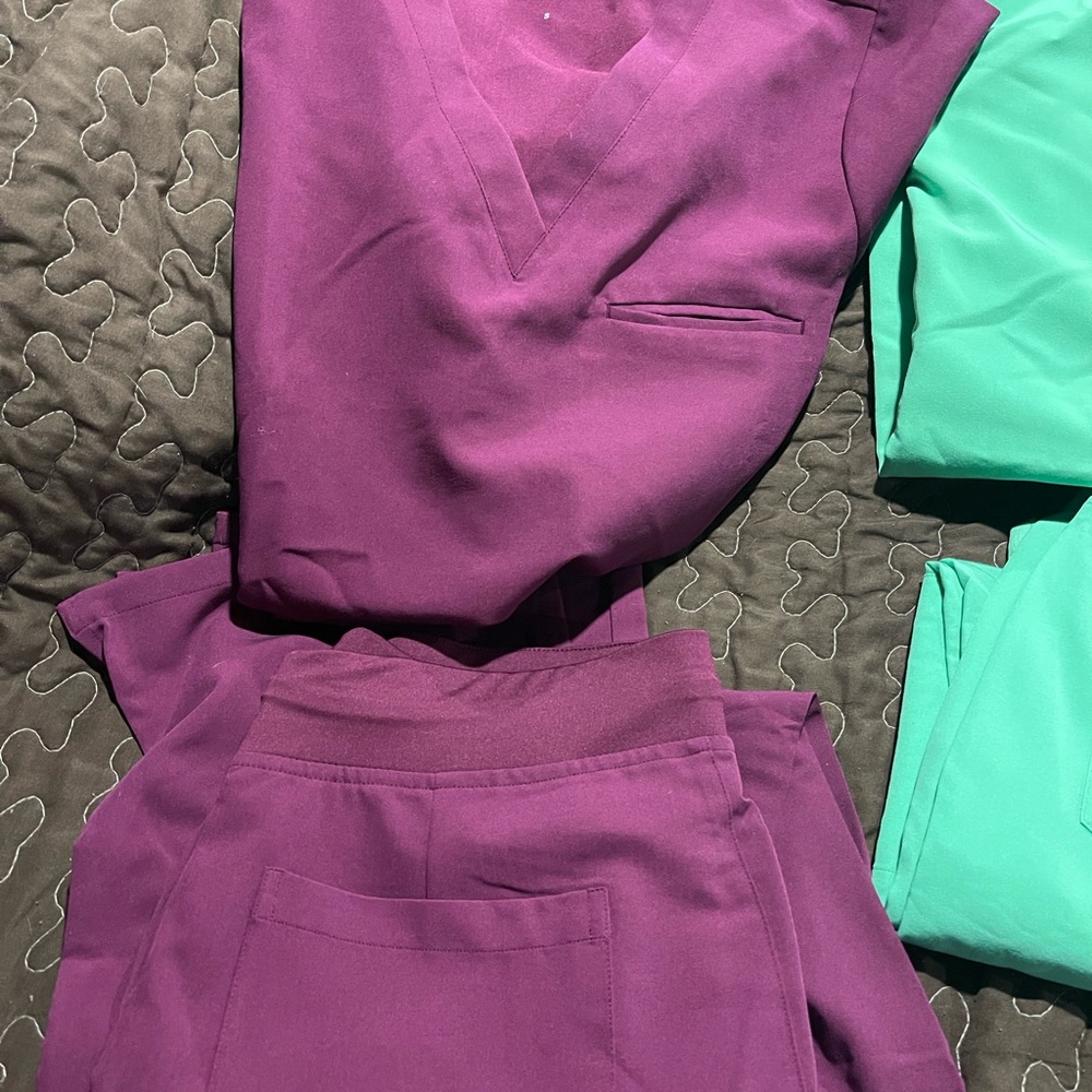 Mandala scrub set small top and petite small bottoms